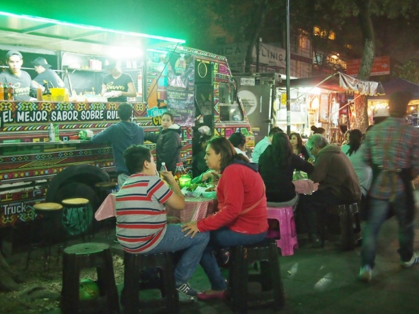 Foodtrucks in Mexiko Stadt